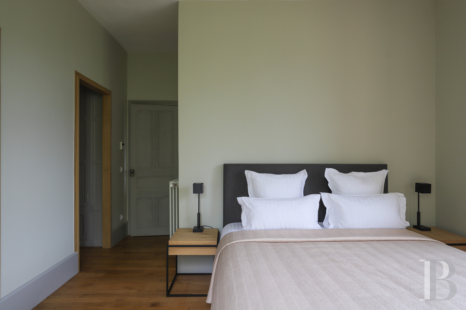 Dans la Drôme, au nord de Valence, un ancien relais de chasse de 1860 devenu annexe indépendante d’un hôtel renommé - photo  n°29